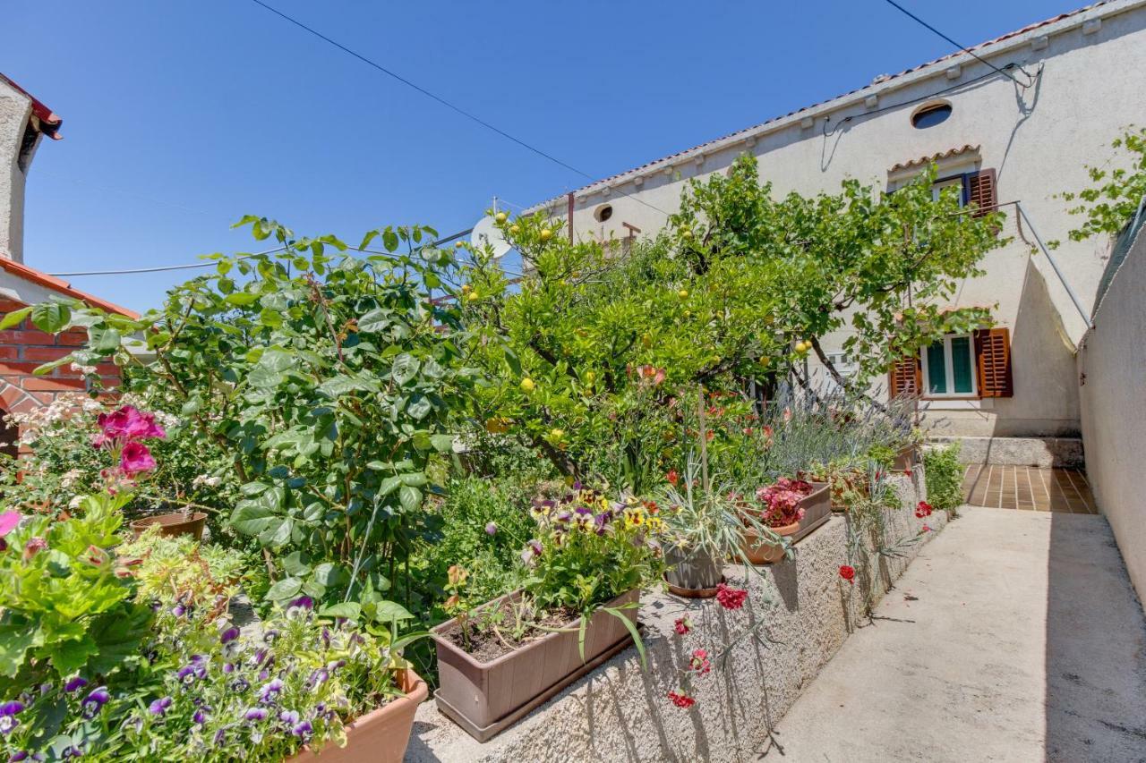 Apartment Carmen Veli Lošinj Екстериор снимка